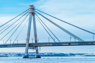 吊桥，蓝色，天空，白色，桥梁，白天，大海，海洋