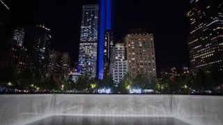 美国纽约，9·11纪念馆南池，世贸中心，9·11，天际线，夜晚，纪念馆