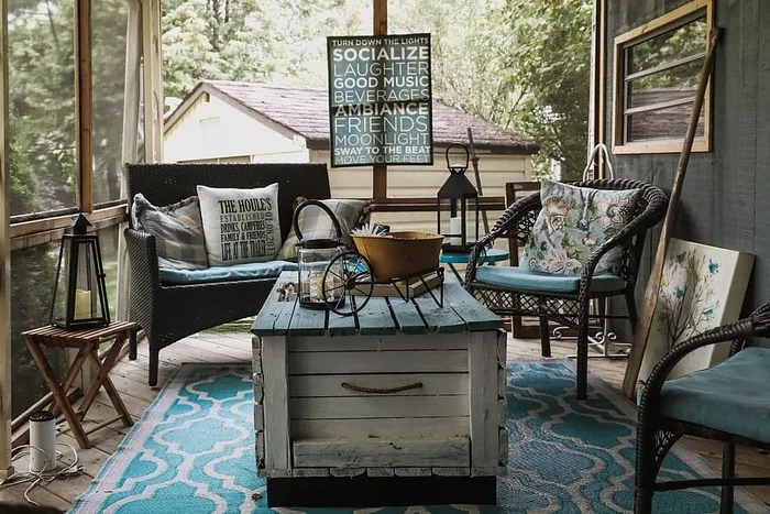 小屋门廊休息室照片