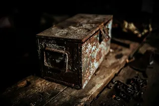 车间里的旧盒子