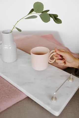 大理石白色托盘，银色手柄