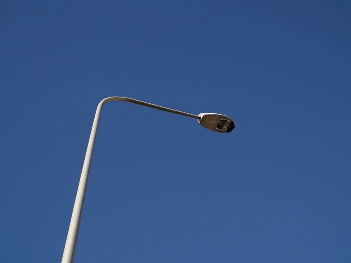 蓝色，天空，灯柱，街道，路灯，复制空间，无人，晴朗的天空