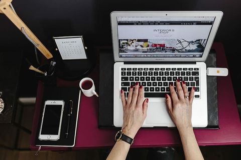 内政部的粉红色办公桌