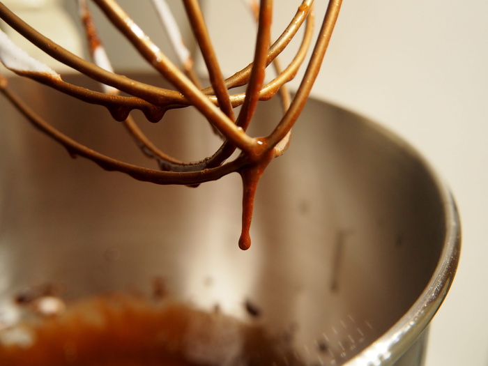 手动搅拌机、涂层、液体、巧克力、面团、烘焙、甜食、处理