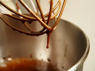 手动搅拌机、涂层、液体、巧克力、面团、烘焙、甜食、处理