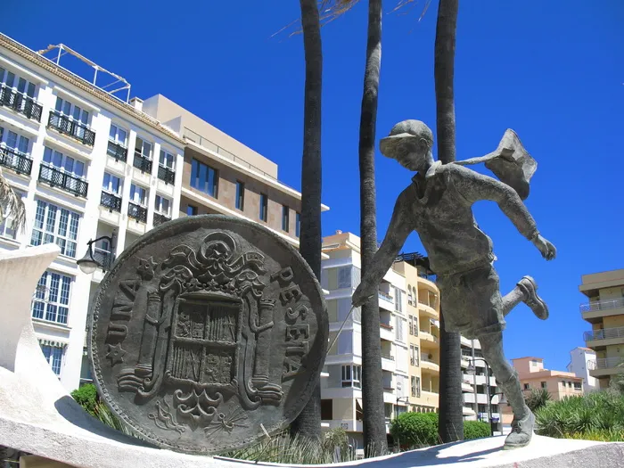 贡品、比塞塔、货币、雕像、建筑、雕塑、表现、艺术和工艺