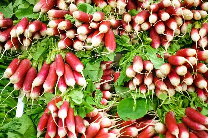 农贸市场上的萝卜