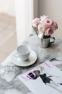 2018年《Vogue波兰2》与可爱的毛茛花 2018年《Vogue波兰2》与可爱的毛茛花