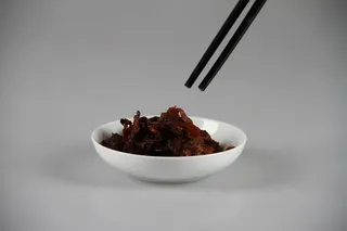 美食、蘑菇丝、装盘、食物、食物和饮料、摄影棚拍摄、碗、室内