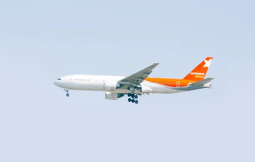 空中一架飞机的照片 空中一架飞机的照片