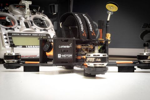 黑色和灰色电子设备