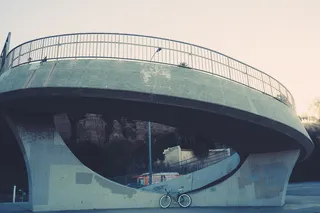 摄影，圆形，灰色，桥梁，混凝土，建筑，黑色，金属