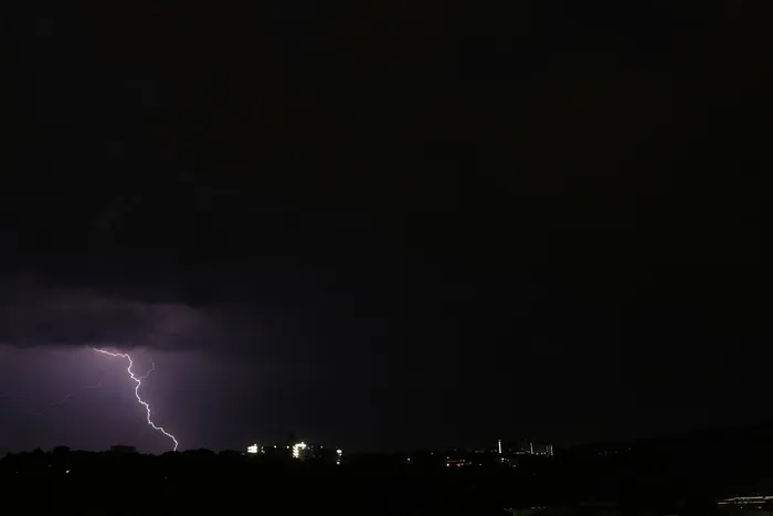 闪光、胜利、夜晚、黑暗、黑暗、光明、神秘、威胁