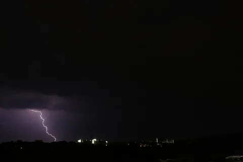 闪光、胜利、夜晚、黑暗、黑暗、光明、神秘、威胁 闪光、胜利、夜晚、黑暗、黑暗、光明、神秘、威胁