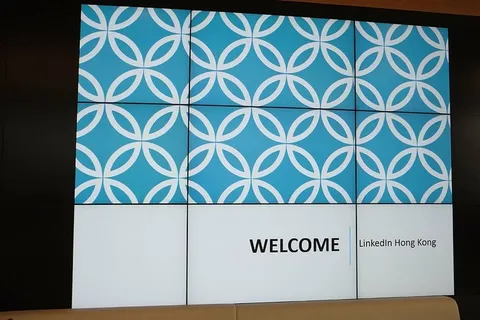 LinkedIn，Office，香港，模式，文本，蓝色，室内，没有人