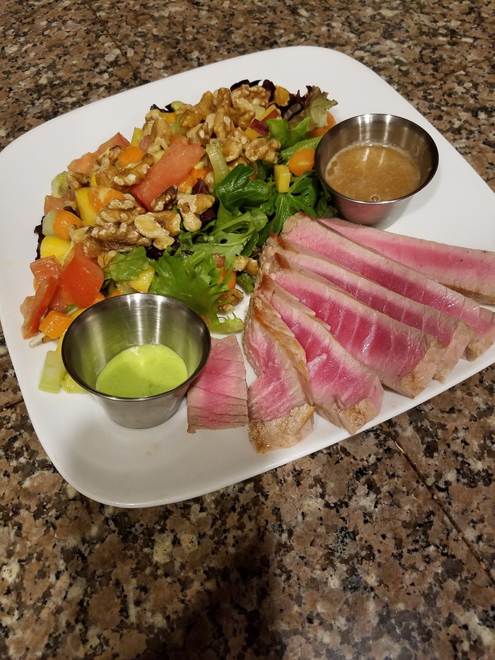 烤金枪鱼，沙拉，芥末蘸酱，生姜蘸酱，食品和饮料，食品，新鲜度，即食