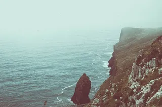 山，峰，岩石，海，海岸，波浪，雾，云