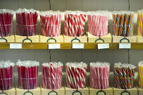 糖果、粉色、糖果、商店、零售店、大量物品、成排、悬挂