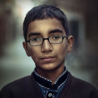 男孩，肖像，眼镜，眼睛，戏剧，街头儿童，头像，眼镜