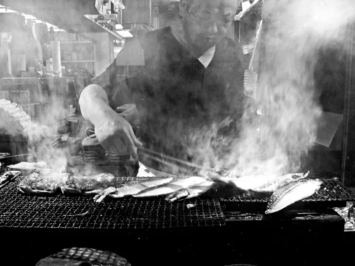 烟雾-物理结构，一个人，真实的人，肉，职业，食物，白天，准备