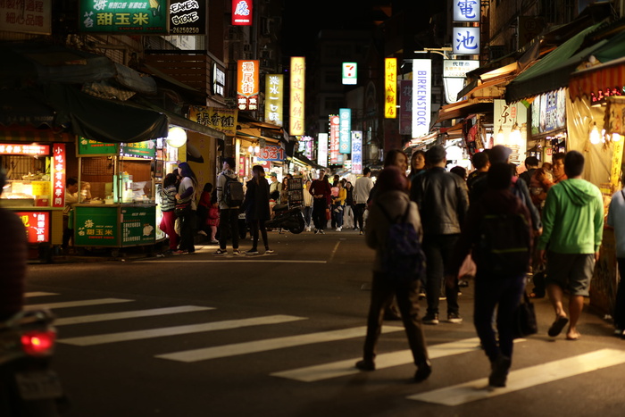 夜间行人过街