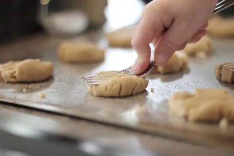 人,手持,不锈钢,钢叉,饼干,烘焙,儿童,面包店 人,手持,不锈钢,钢叉,饼干,烘焙,儿童,面包店