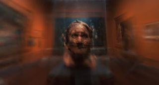 穿黑色衬衫的男人