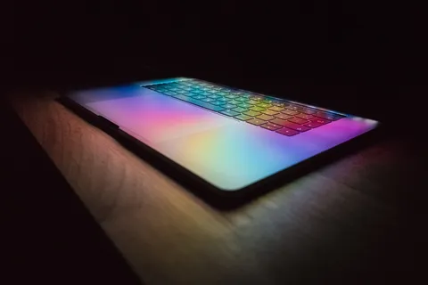 MacBook Pro上的RGB指示灯 MacBook Pro上的RGB指示灯
