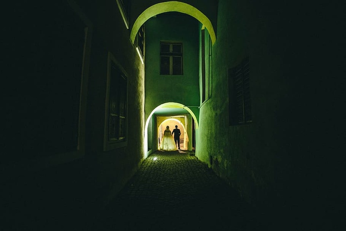 新娘、新郎、散步、走廊、剪影、婚礼、情侣、混凝土