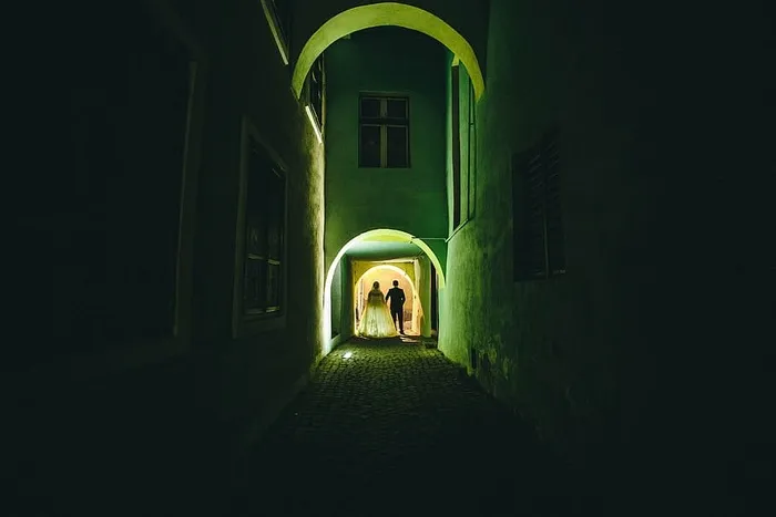 新娘、新郎、散步、走廊、剪影、婚礼、情侣、混凝土