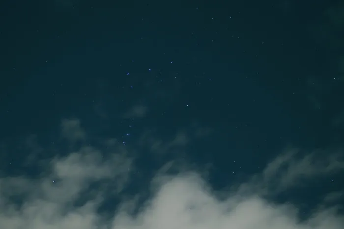 晴朗的蓝天、大自然、户外、夜晚、宇宙、天文学、星空、外层空间