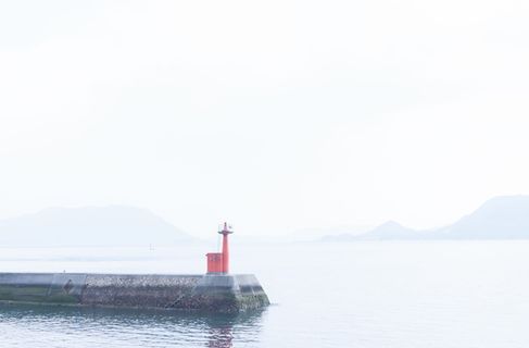 水体、建筑、建筑、塔楼、户外、灯塔、灯塔、自然