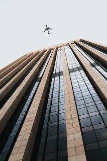 白天建筑的worm视角 白天建筑的worm视角
