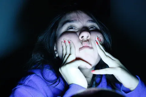 脸，女孩，收紧，脸颊，恐惧，黑色背景，头像，女性