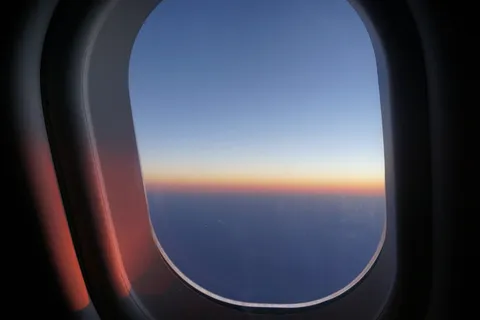 剪影照片,飞机窗口,窗座,天空日出,黎明,飞机,飞行,旅程 剪影照片,飞机窗口,窗座,天空日出,黎明,飞机,飞行,旅程