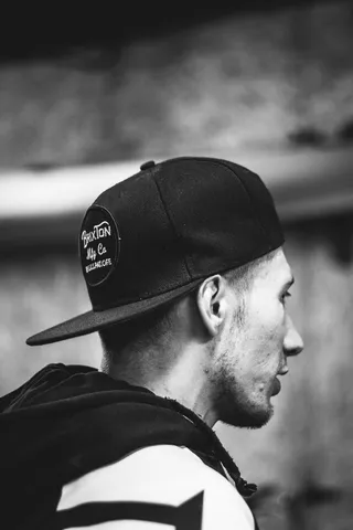 俄罗斯、海参崴、snapback、bokeh、guy、man、black、cap