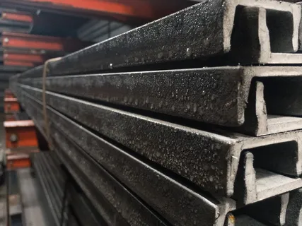 钢,槽钢,生锈,金属,仓库,铁,仓库,工业 钢,槽钢,生锈,金属,仓库,铁,仓库,工业