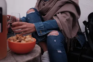 土耳其，bozcaada，女人，生活方式，葡萄酒，腿，手，坚果