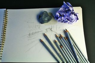 铅笔、素描、画板、艺术铅笔、素描板、素描、纸张、皱巴巴的