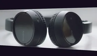 黑色索尼无绳耳机