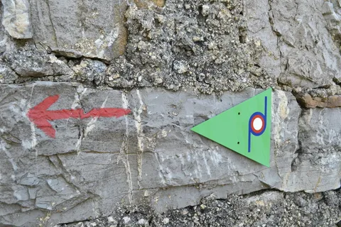 道路标志，标志，远足，标志，道路标志，道路标志，交通标志，道路标记