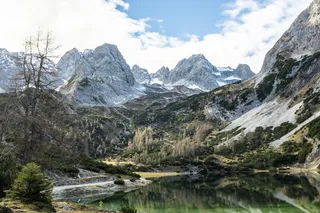 湖和山，自然，风景，旅游，冒险，树木，树叶，绿色