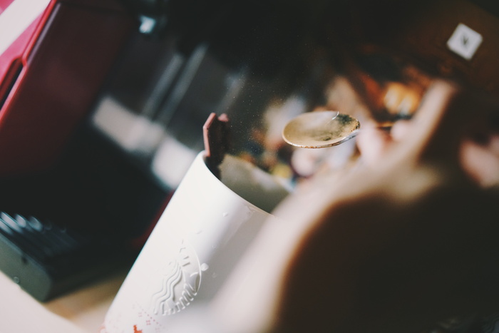 咖啡杯，杯子，手指，人，人，文字，无脊椎动物，昆虫