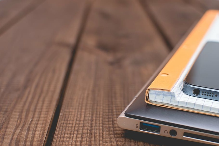 无标题、灰色、橙色、设备、桌子、桌面、笔记本电脑、笔记本电脑