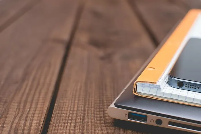 无标题、灰色、橙色、设备、桌子、桌面、笔记本电脑、笔记本电脑