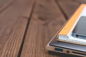 无标题、灰色、橙色、设备、桌子、桌面、笔记本电脑、笔记本电脑