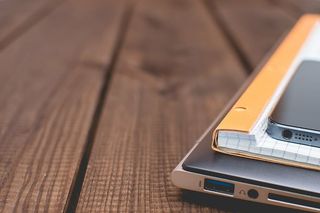 无标题、灰色、橙色、设备、桌子、桌面、笔记本电脑、笔记本电脑