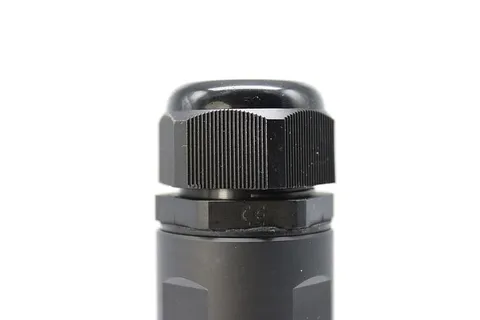 金属头、螺钉、连接头、黑色、摄影棚快照、特写、白色背景、单个对象