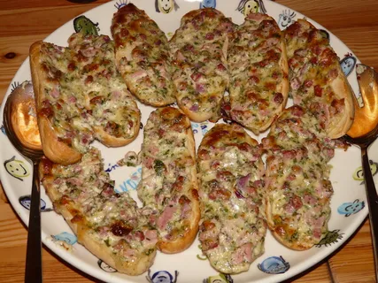 法式面包，扇形，吃，食物，奶酪，盘子，餐具，刀