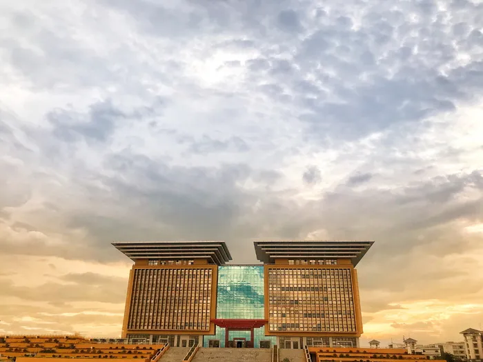 中国，广西师范大学，图书馆，云天，建筑，天空，建筑结构，建筑外观